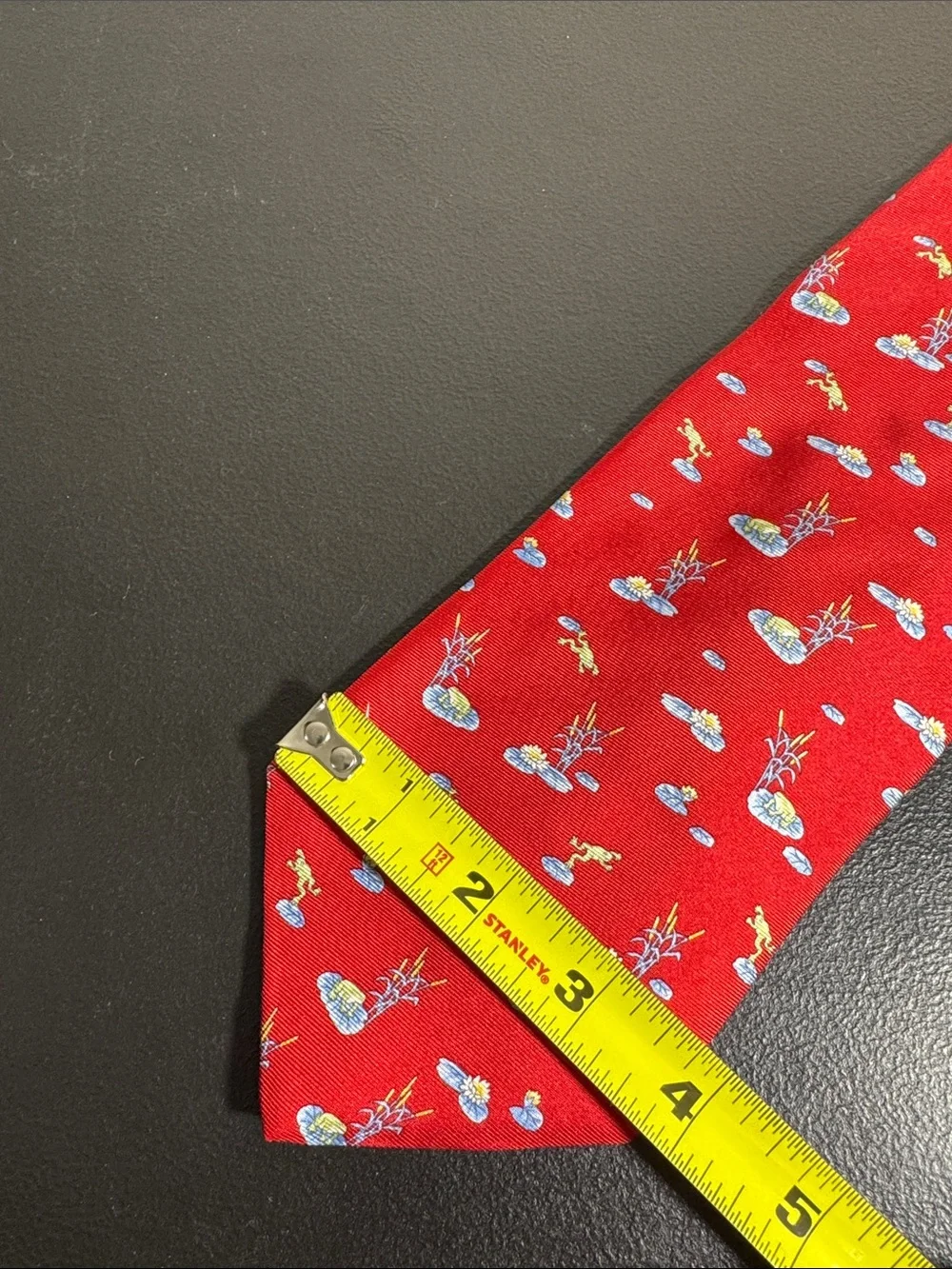 Brooks Brothers mens red pond frog pattern 100% silk neck tie EUC
